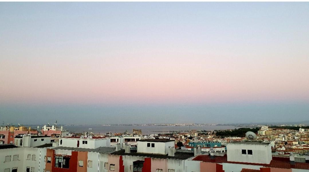 River View & Close To The Beach - Quarto Em Almada Buitenkant foto